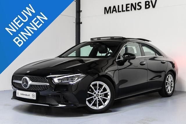 Zwart Gebruikt 2020 Mercedes CLA180 Business Sedan | € 28.950 (Eerlijke prijs) - Afbeelding 1/4
