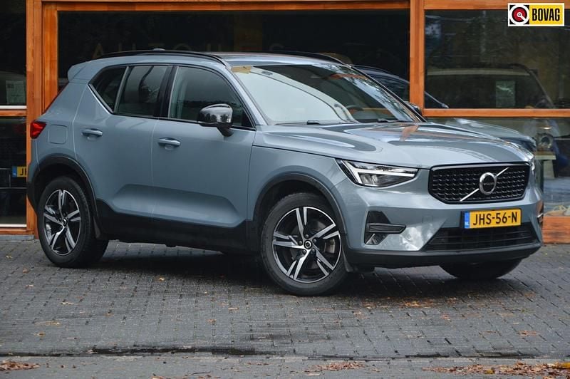 Grijs Gebruikt 2023 Volvo XC40 Plus SUV | € 31.950 (Super prijs) - Afbeelding 1/4
