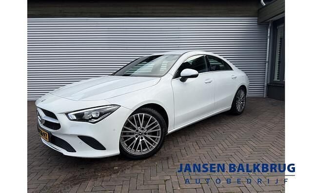 Wit Gebruikt 2021 Mercedes CLA200 Business Coupé | € 27.985 - Afbeelding 1/4