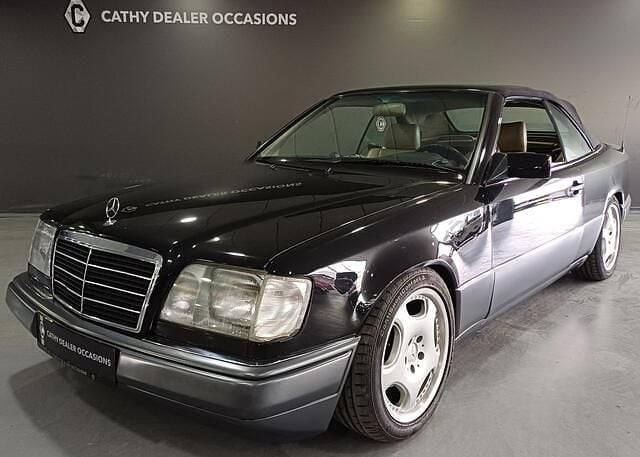 Zwart Gebruikt 1994 Mercedes E220 Cabriolet | € 18.950 - Afbeelding 1/4