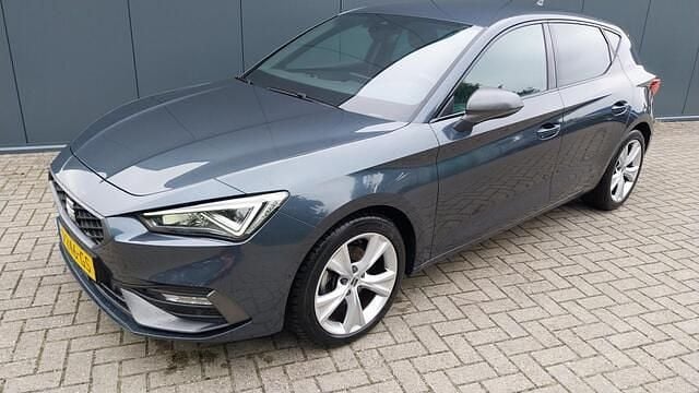 Grijs Gebruikt 2020 Seat Leon FR Hatchback | € 16.450 (Eerlijke prijs) - Afbeelding 1/4