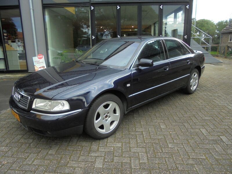 Blauw Gebruikt 2002 Audi A8 Exclusive Sedan | € 4.995 - Afbeelding 1/4