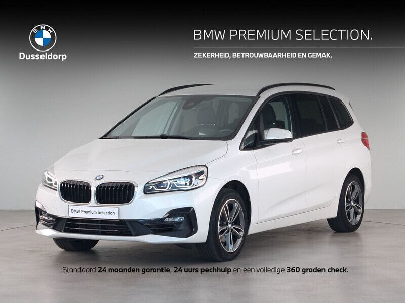 Wit Gebruikt 2022 BMW 216 Sport Line Stationwagen | € 21.950 (Iets duurder) - Afbeelding 1/4