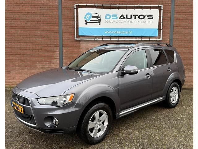 Grijs (metallic) Gebruikt 2010 Mitsubishi Outlander Edition SUV | € 6.949 (Eerlijke prijs) - Afbeelding 1/4