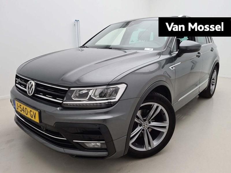Grijs Gebruikt 2020 VW Tiguan Highline SUV | € 29.900 (Iets duurder) - Afbeelding 1/4