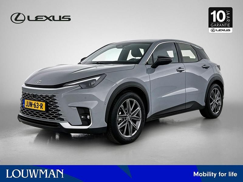 Grijs Gebruikt 2024 Lexus LBX SUV | € 42.945 (Iets duurder) - Afbeelding 1/4