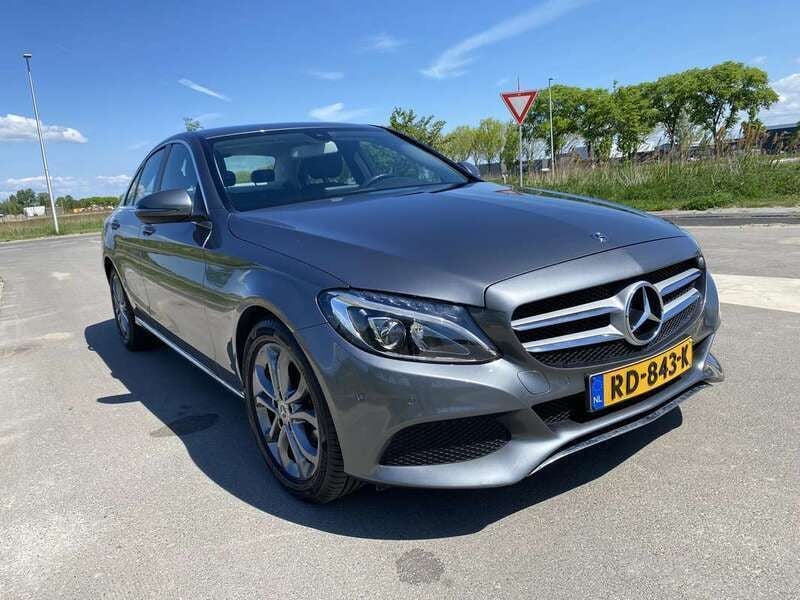 Grijs Gebruikt 2017 Mercedes C180 Business Sedan | € 15.500 (Super prijs) - Afbeelding 1/4