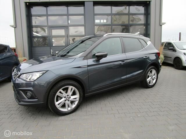 Grijs Gebruikt 2018 Seat Arona Business SUV | € 11.450 (Eerlijke prijs) - Afbeelding 1/4