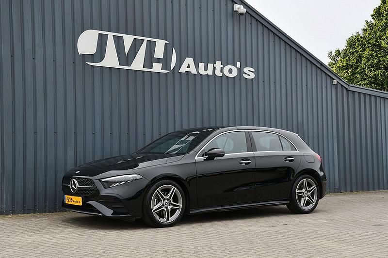 Zwart Gebruikt 2024 Mercedes A200 AMG line Hatchback | € 33.750 (Eerlijke prijs) - Afbeelding 1/4