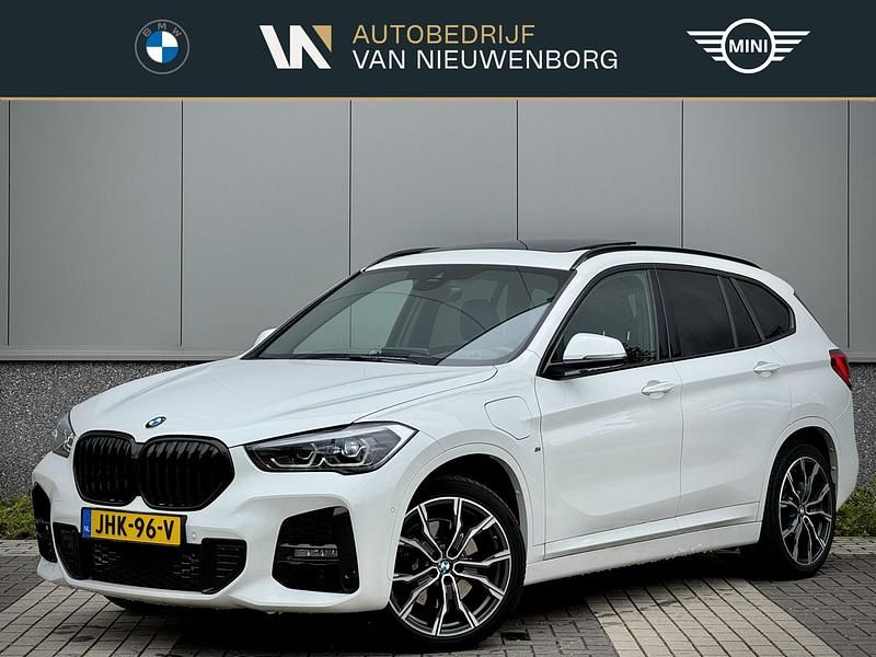 Wit Gebruikt 2020 BMW X1 Executive SUV | € 29.640 (Duur) - Afbeelding 1/4