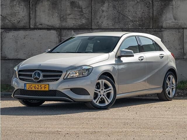 Grijs Gebruikt 2015 Mercedes A180 Ambition Hatchback | € 13.650 (Goede deal) - Afbeelding 1/4