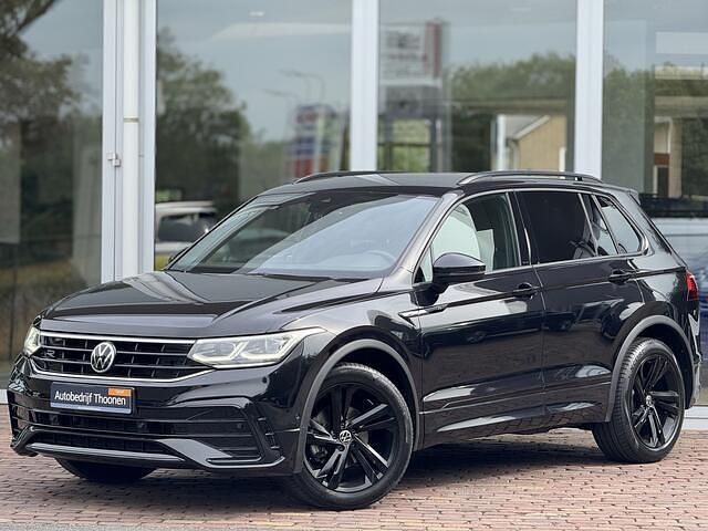 Zwart Gebruikt 2021 VW Tiguan Business+ SUV | € 31.500 (Eerlijke prijs) - Afbeelding 1/4