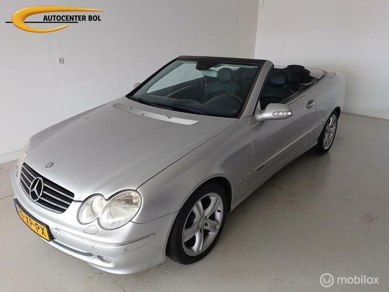 Grijs, metallic lak Gebruikt 2003 Mercedes CLK320 Avantgarde Cabriolet | € 7.330 (Duur) - Afbeelding 1/4
