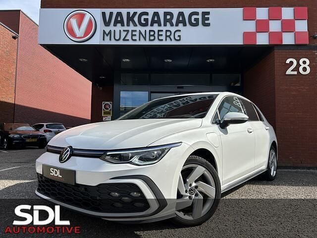 Roze Gebruikt 2021 VW Golf VIII GTE Hatchback | € 22.945 (Goede deal) - Afbeelding 1/4