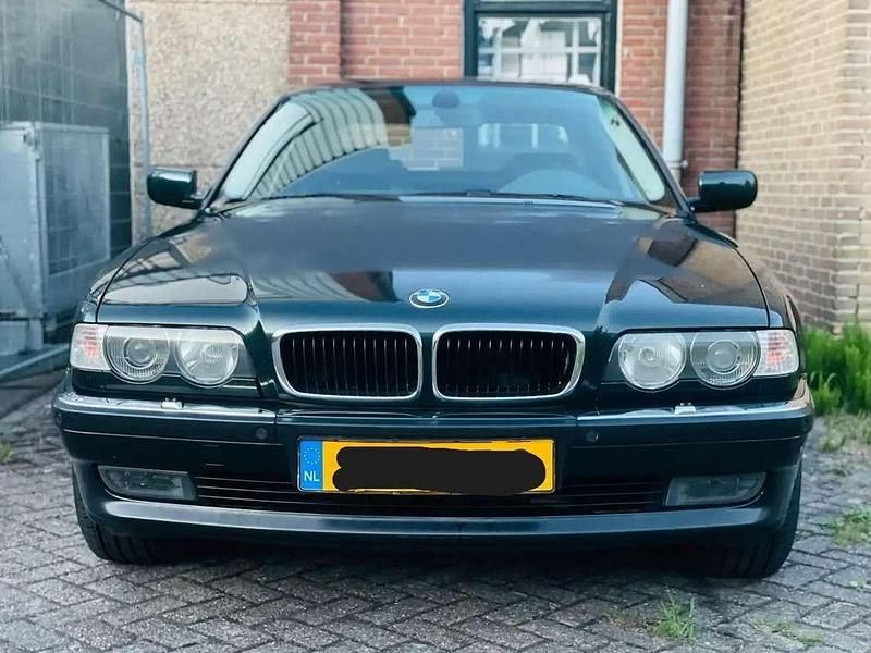 Groen Gebruikt 2001 BMW 735L Sedan | € 10.000 - Afbeelding 1/4