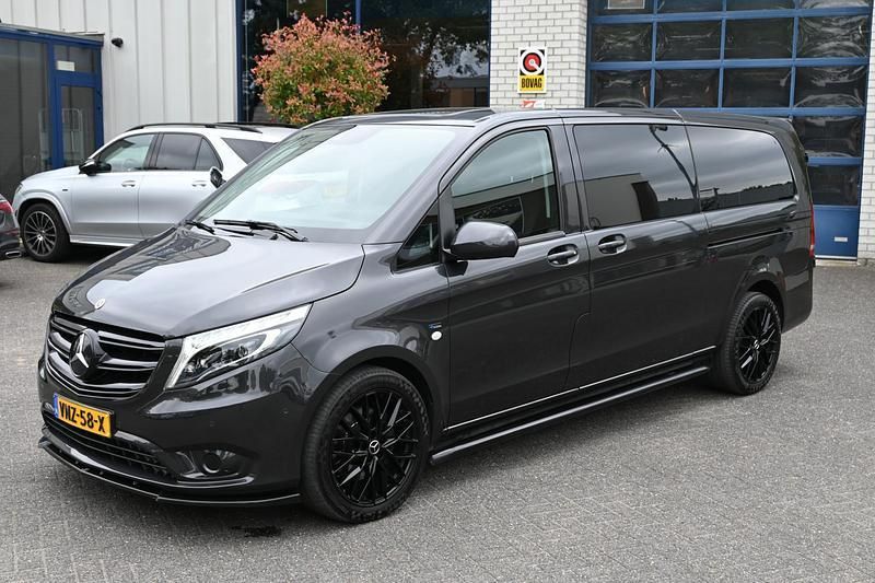 Grijs Gebruikt 2022 Mercedes Vito MPV | € 44.950 (Duur) - Afbeelding 1/4
