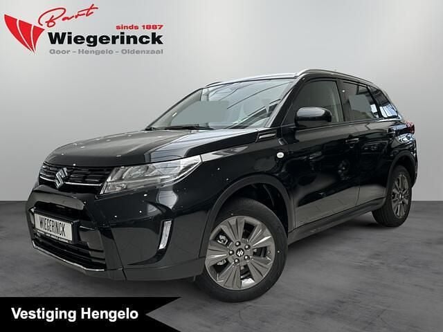 Zwart, metallic lak Nieuw 2025 Suzuki Vitara SUV | € 35.598 (Eerlijke prijs) - Afbeelding 1/4