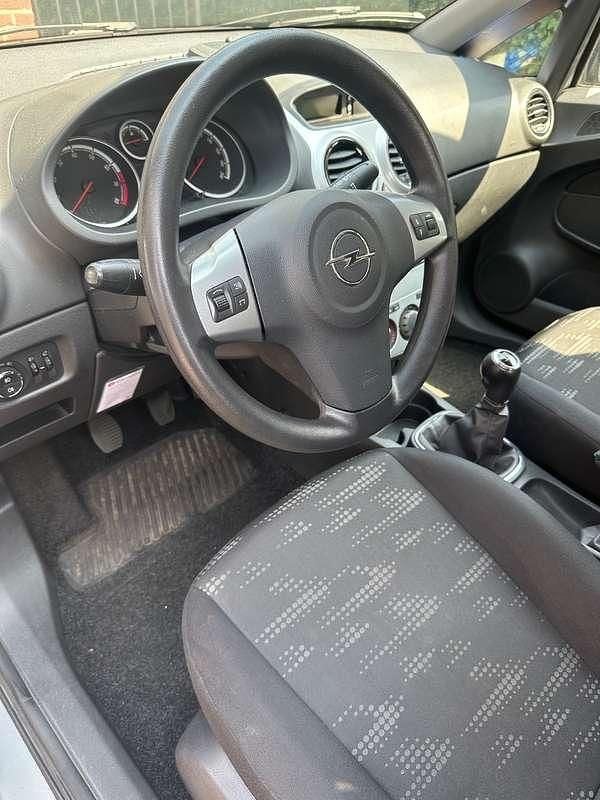 Grijs Gebruikt 2013 Opel Corsa Hatchback | € 4.750 (Eerlijke prijs) - Afbeelding 1/4