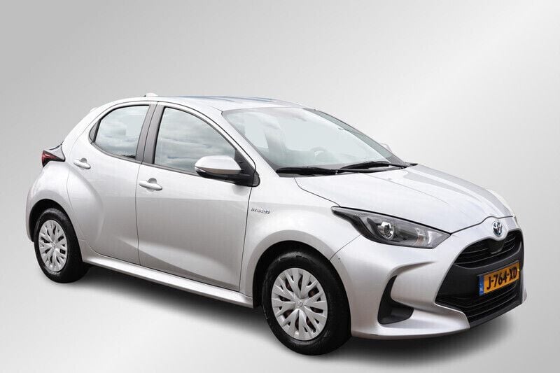 Grijs Gebruikt 2020 Toyota Yaris Hybrid Active Hatchback | € 20.499 (Eerlijke prijs) - Afbeelding 1/4