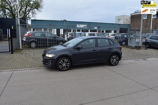 Grijs (metallic) Gebruikt 2019 VW Polo Trendline Hatchback | € 10.750 (Goede deal) - Afbeelding 1/4