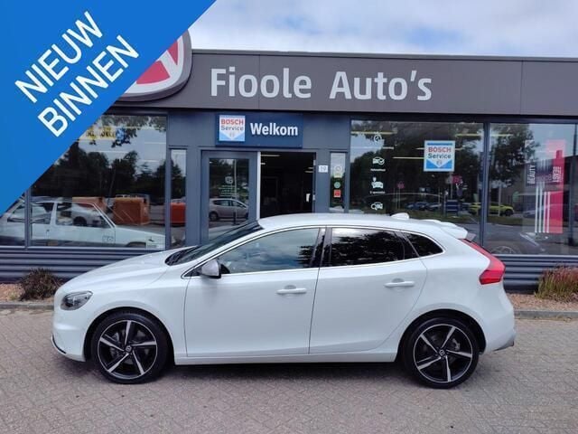 Wit Gebruikt 2016 Volvo V40 R-Design Stationwagen | € 14.950 (Goede deal) - Afbeelding 1/4