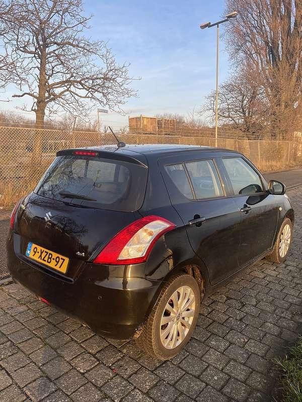 Occasion Suzuki Swift Exclusive 94 PK (69 kW) 2013 Zwart Hatchback