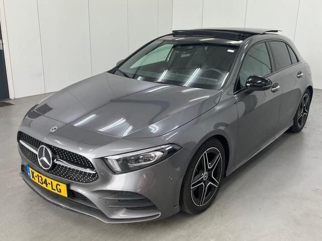 Grijs Gebruikt 2021 Mercedes A180 Business Hatchback | € 24.950 (Eerlijke prijs) - Afbeelding 1/4
