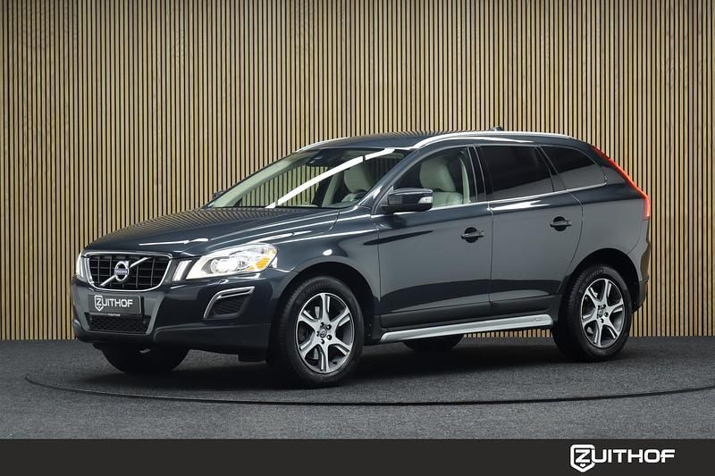 Grijs Gebruikt 2017 Volvo XC60 Summum SUV | € 13.900 - Afbeelding 1/4