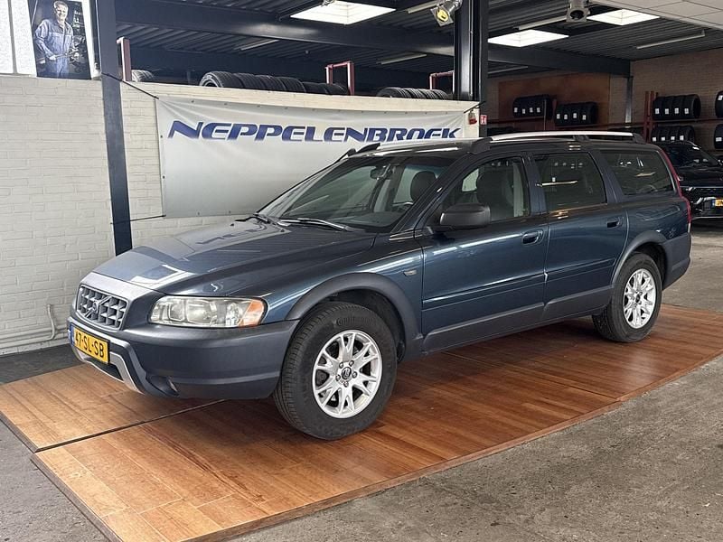 Blauw (metallic) Gebruikt 2006 Volvo XC70 Momentum Stationwagen | € 6.200 (Goede deal) - Afbeelding 1/4