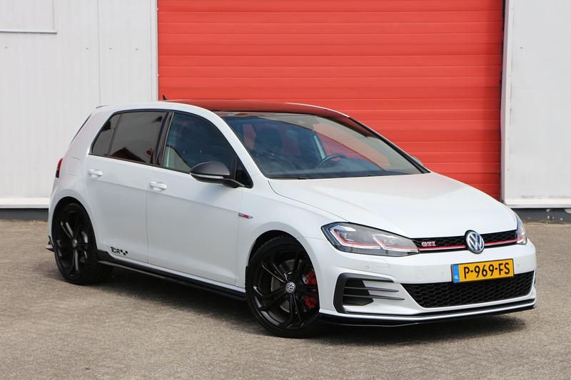 Wit, metallic lak Gebruikt 2019 VW Golf VII Pro Hatchback | € 30.950 (Goede deal) - Afbeelding 1/4