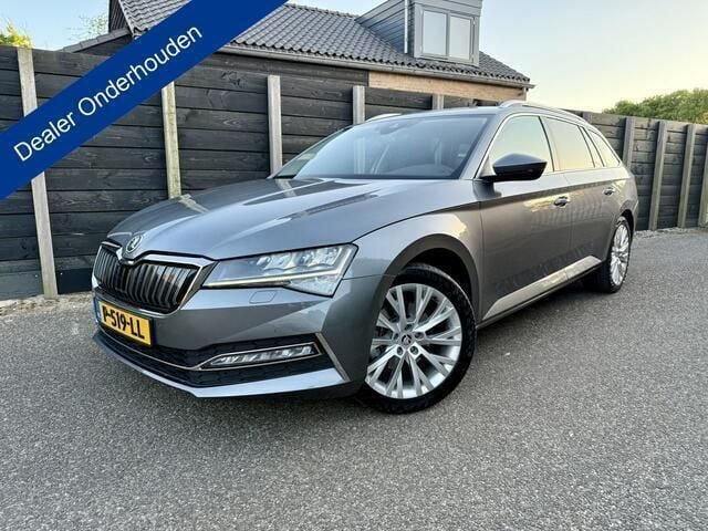 Grijs Gebruikt 2022 Skoda Superb Business Line Stationwagen | € 22.950 (Goede deal) - Afbeelding 1/4