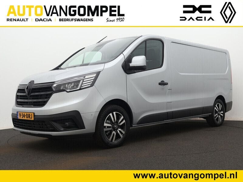 Grijs metallic Gebruikt 2024 Renault Trafic Black Edition Van | € 31.795 - Afbeelding 1/4