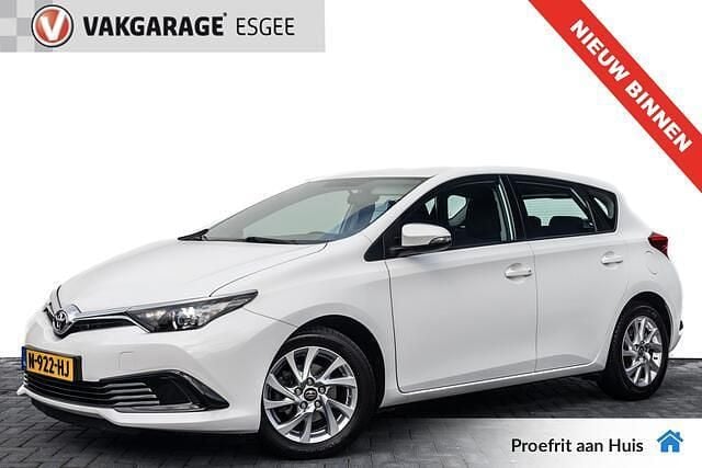 Wit Gebruikt 2018 Toyota Auris Hatchback | € 14.445 (Eerlijke prijs) - Afbeelding 1/4