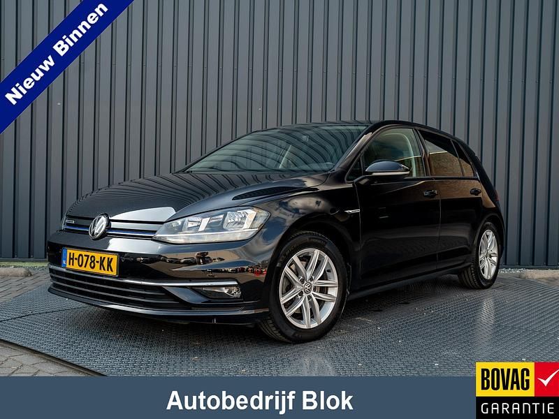Zwart Gebruikt 2019 VW Golf VII Comfortline Hatchback | € 15.945 (Goede deal) - Afbeelding 1/4