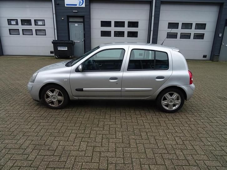 Occasion Renault Clio II 75 PK (55 kW) 2006 Grijs Hatchback