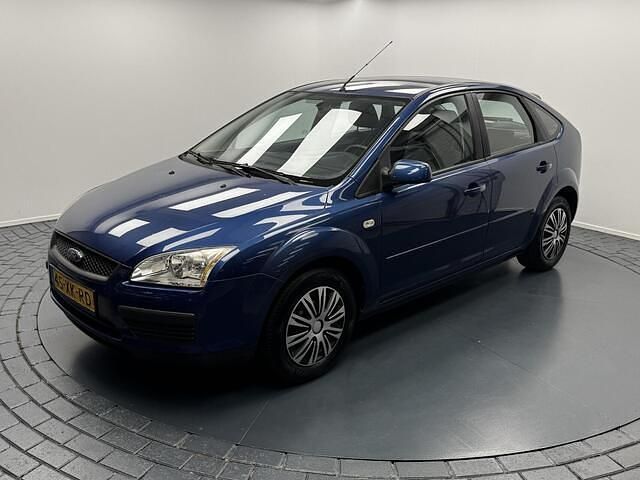 Blauw Gebruikt 2007 Ford Focus Futura Hatchback | € 3.250 (Eerlijke prijs) - Afbeelding 1/4