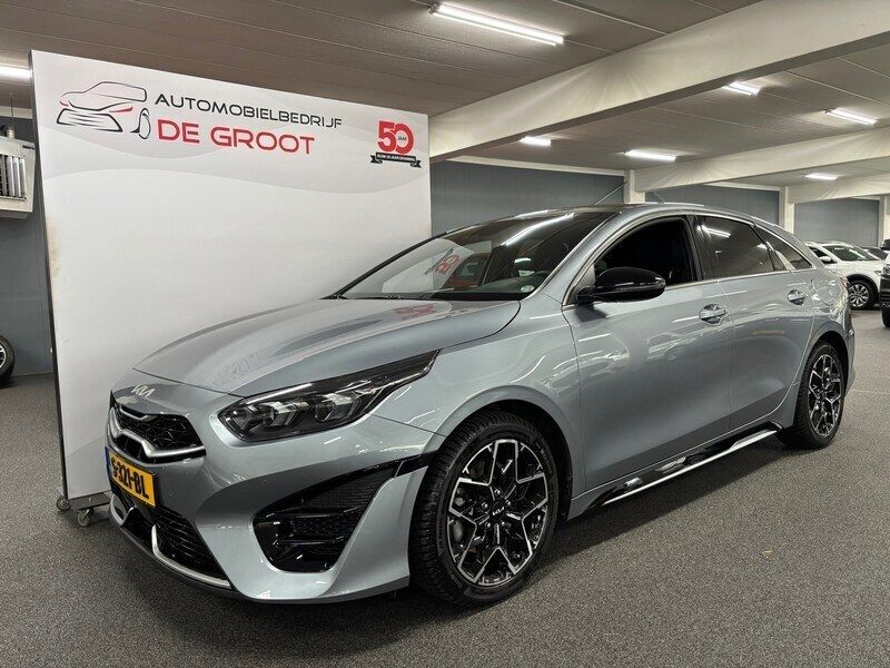 Grijs Gebruikt 2023 Kia ProCeed Hatchback | € 30.450 (Eerlijke prijs) - Afbeelding 1/4