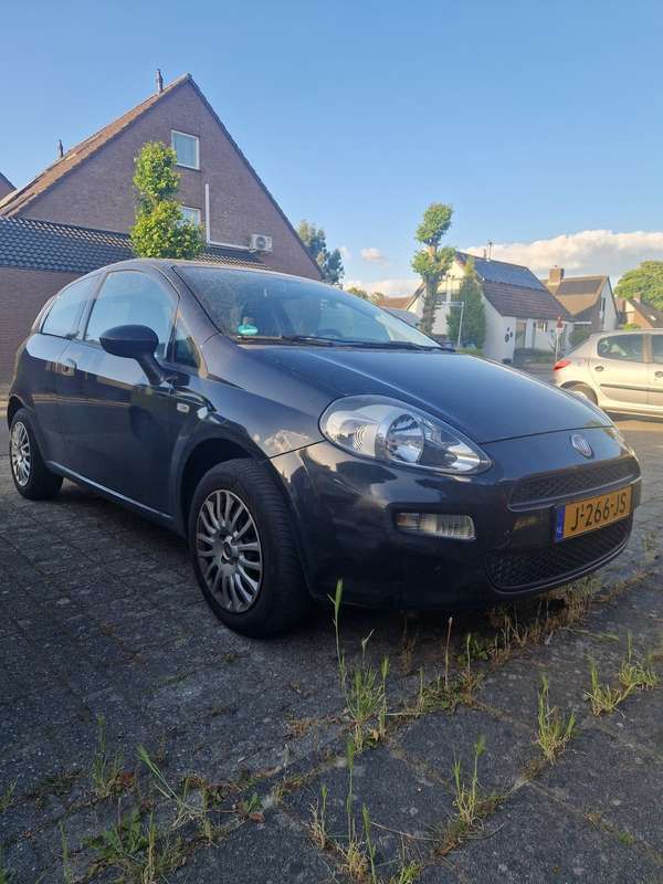 Zwart Gebruikt 2013 Fiat Punto Dynamic Hatchback | € 2.850 (Eerlijke prijs) - Afbeelding 1/4