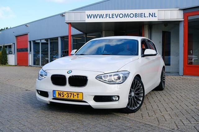 Wit Gebruikt 2014 BMW 120 Executive Hatchback | € 13.450 (Eerlijke prijs) - Afbeelding 1/4