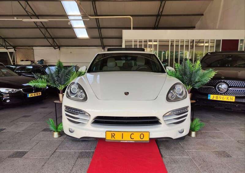 Zwart Gebruikt 2011 Porsche Cayenne SUV | € 11.999 - Afbeelding 1/3