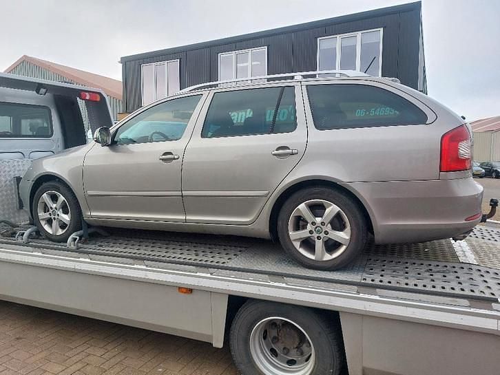 Occasion 2012 Skoda Octavia Stationwagen | € 2.500 (Super prijs) - Afbeelding 1/4