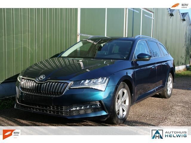Blauw (metallic) Gebruikt 2020 Skoda Superb Business Line Stationwagen | € 23.950 (Goede deal) - Afbeelding 1/4