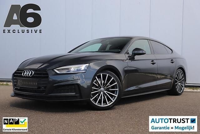 Manhattangrijs metallic Gebruikt 2020 Audi A5 Sportback Black Edition Hatchback | € 28.999 (Eerlijke prijs) - Afbeelding 1/4