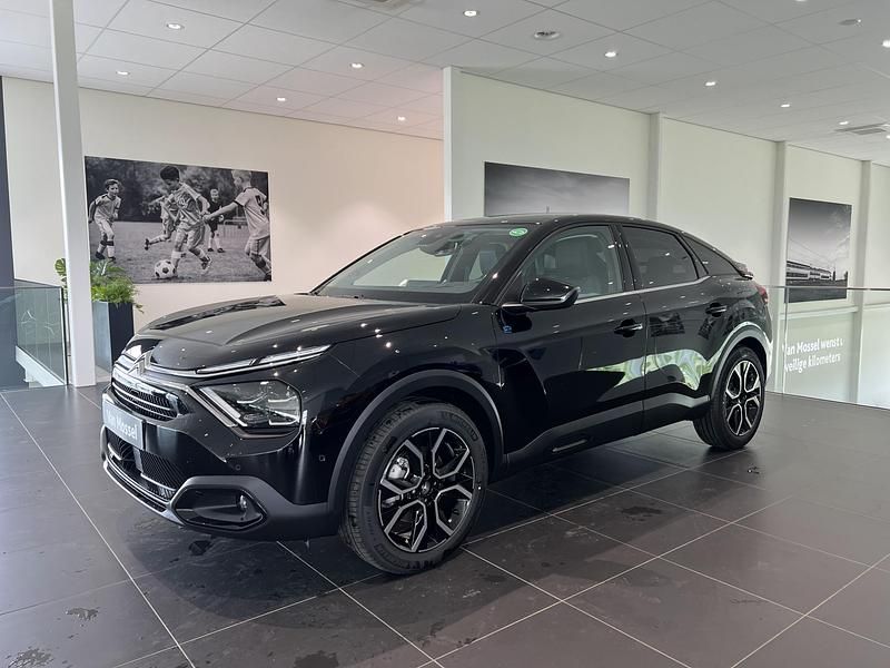 Zwart, metallic lak Gebruikt 2023 Citroën e-C4 Shine SUV | € 25.940 - Afbeelding 1/4