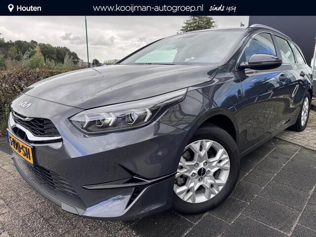 Grijs, metallic lak Gebruikt 2023 Kia Ceed Sportswagon Start Stationwagen | € 25.700 (Eerlijke prijs) - Afbeelding 1/4