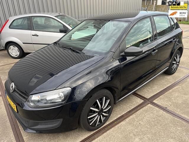 Zwart (metallic) Gebruikt 2012 VW Polo Hatchback | € 3.500 (Goede deal) - Afbeelding 1/4