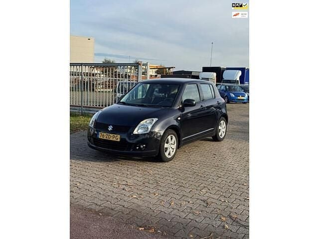 Zwart (metallic) Gebruikt 2008 Suzuki Swift Hatchback | € 1.450 (Goede deal) - Afbeelding 1/4