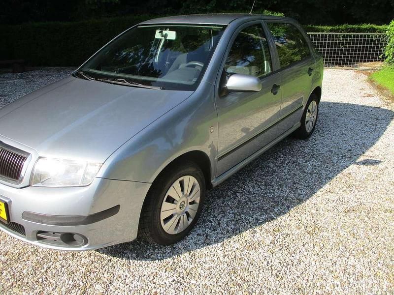 Blauw Gebruikt 2005 Skoda Fabia Ambiente Hatchback | € 1.350 (Eerlijke prijs) - Afbeelding 1/4