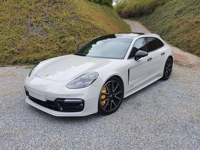 Grijs Gebruikt 2019 Porsche Panamera Turbo Sport Turismo Sedan | € 106.990 - Afbeelding 1/4