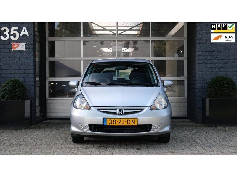 Grijs Gebruikt 2008 Honda Jazz LS Hatchback | € 3.450 (Eerlijke prijs) - Afbeelding 1/4